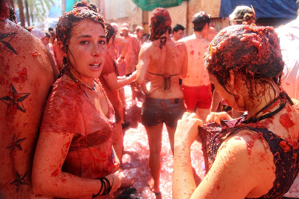 La Tomatina'da domatese bulanmış katılımcılar